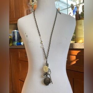 Plunder Anita Necklace Essential Oil Diffuser Key Flower and Locket